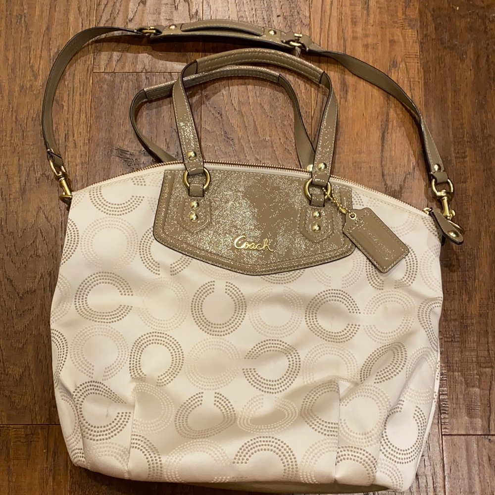 Coach. Authentic without dust bag.